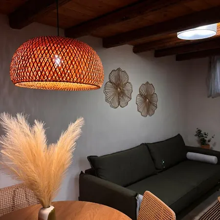 Sole & Pietra Luxury Linopotis